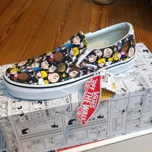 NWT Vans Peanuts W 7, M 5.5